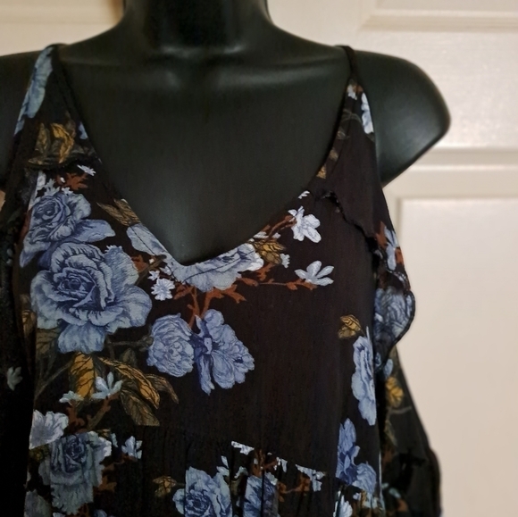 American eagle outfitters cold shoulder floral blouse size medium - Picture 4 of 7